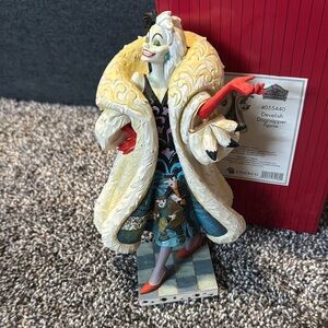 Jim Shore Disney Cruella De Ville “Devilish Dognapper” From “101 Dalmations”